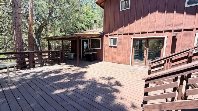 Building Photo - 54061 Linger Ln