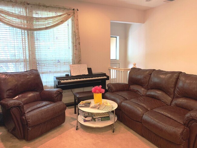 Building Photo - 3000 El Camino Real