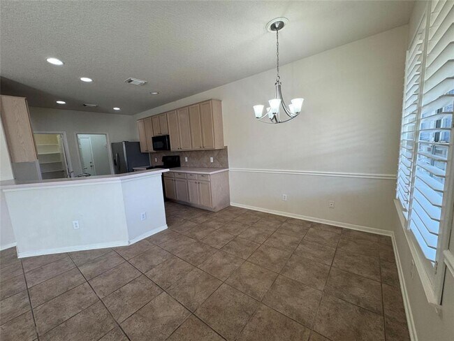 Building Photo - 19043 Country Square Dr