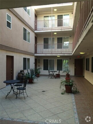 Building Photo - 700 N Hill Pl