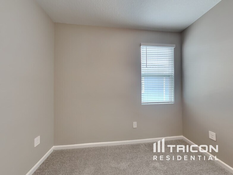 Building Photo - 737 Honeyrock St