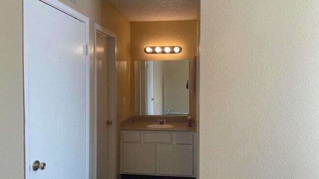 Building Photo - 12615 Brookglade Cir