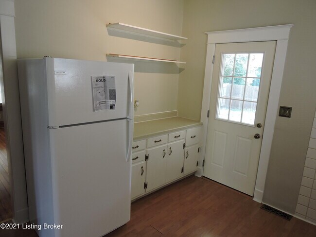 Building Photo - 670 N Barbee Way