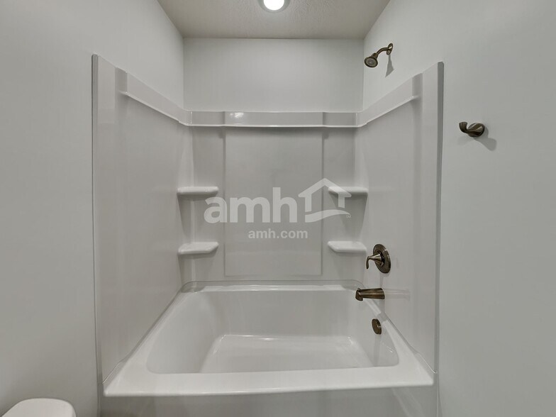 Building Photo - 405 Golden Maple Pl