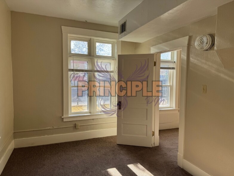 Building Photo - 214 E 3rd St