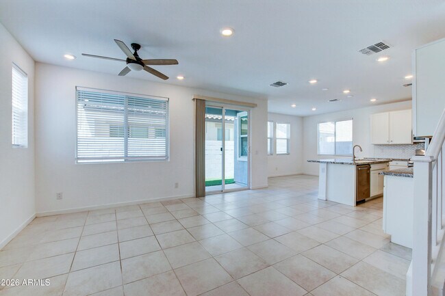 Building Photo - 9902 E Tamery Ave