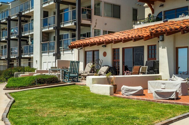 Building Photo - Dream home Located on the Bluff of Southwe...
