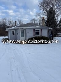 Building Photo - 4015 E Pettit Ave