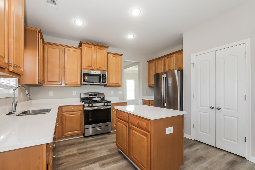 Building Photo - 1230 St James Pl