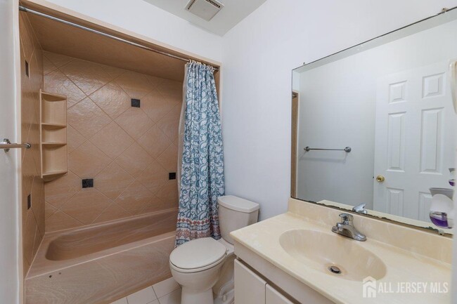 Building Photo - 104 Maple Hill Dr
