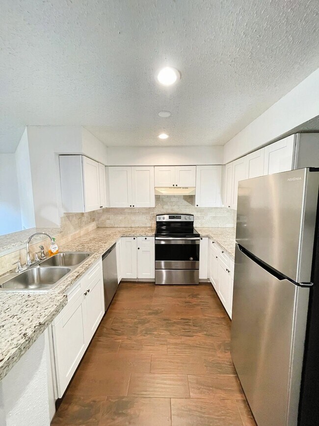 Building Photo - 2300 Old Spanish Trl