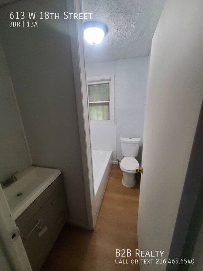 Building Photo - 613 W 18th St