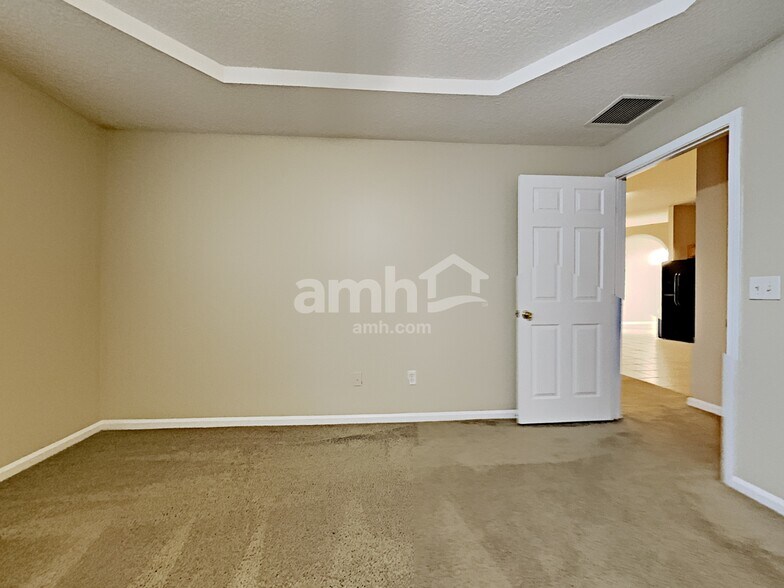 Building Photo - 3266 Woodglen Dr