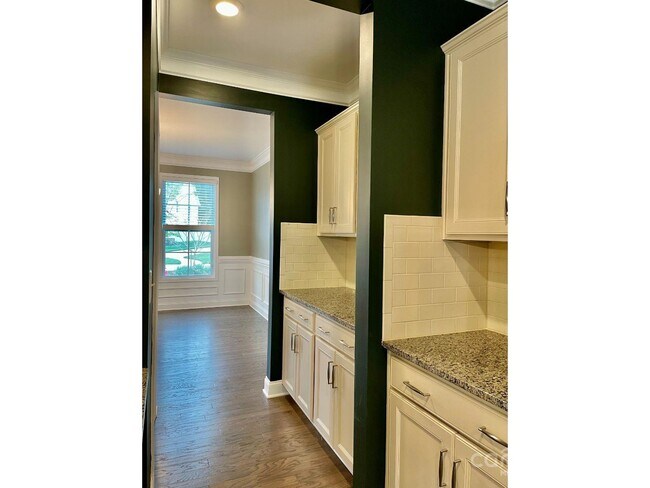 Building Photo - 3044 Spinner Ct