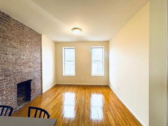 Building Photo - 214 Warren St