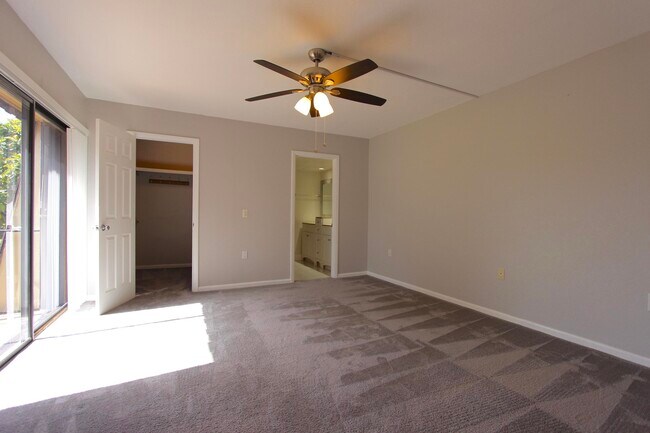 Building Photo - 606 6th Ct