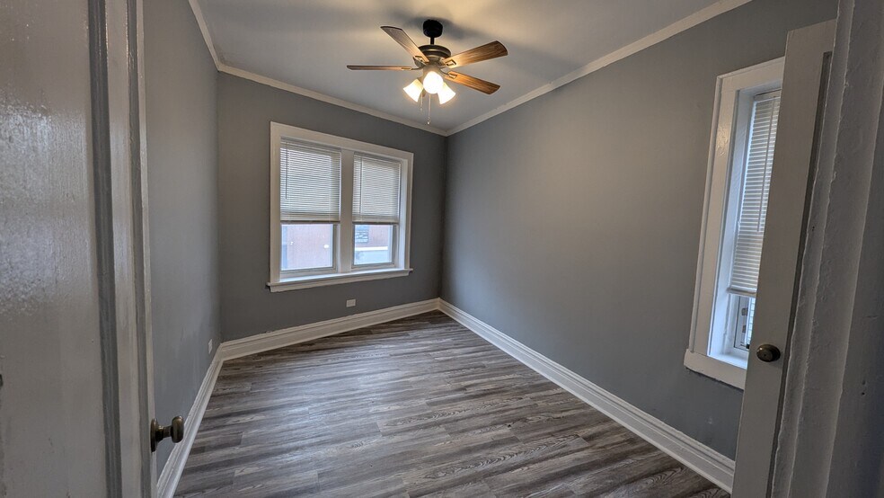 Building Photo - 7416 N Rogers Ave