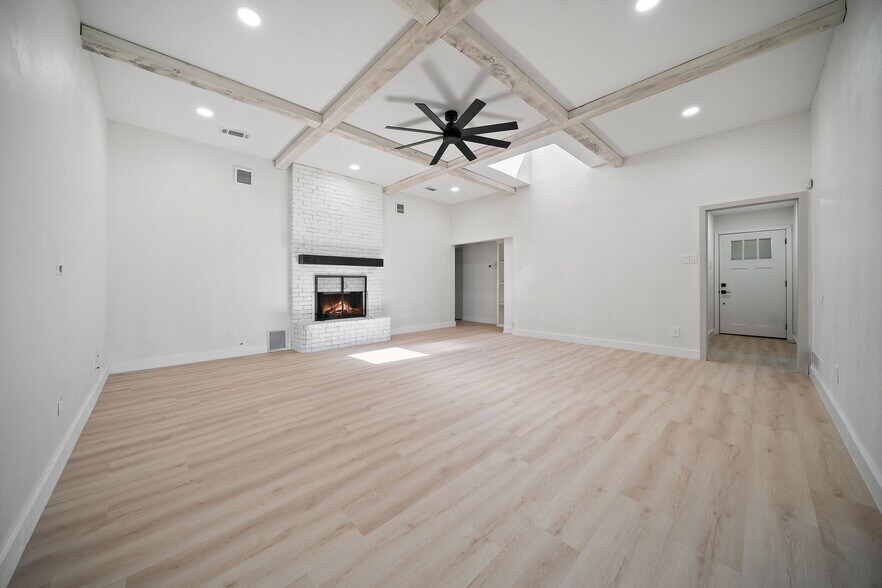 Building Photo - 9980 Brockbank Dr