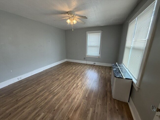 Building Photo - 256 Mabrick Ave
