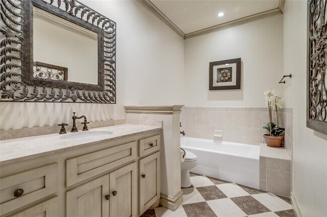 Building Photo - 5701 Mistletoe Ct