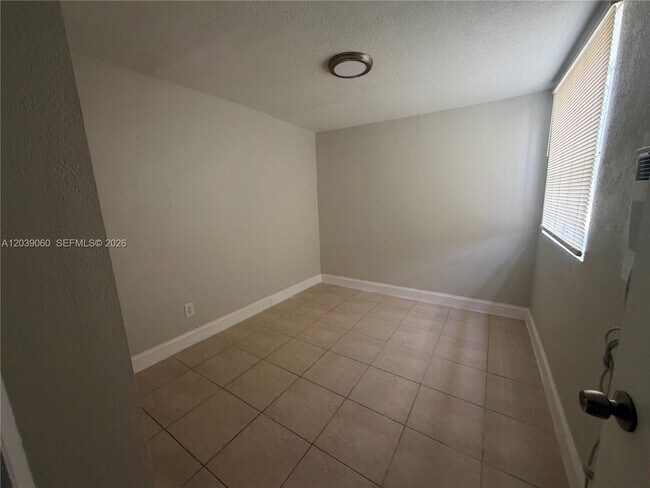 Building Photo - 6321 SW 20th Ct