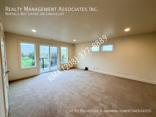 Building Photo - 2552 E Boise Ave