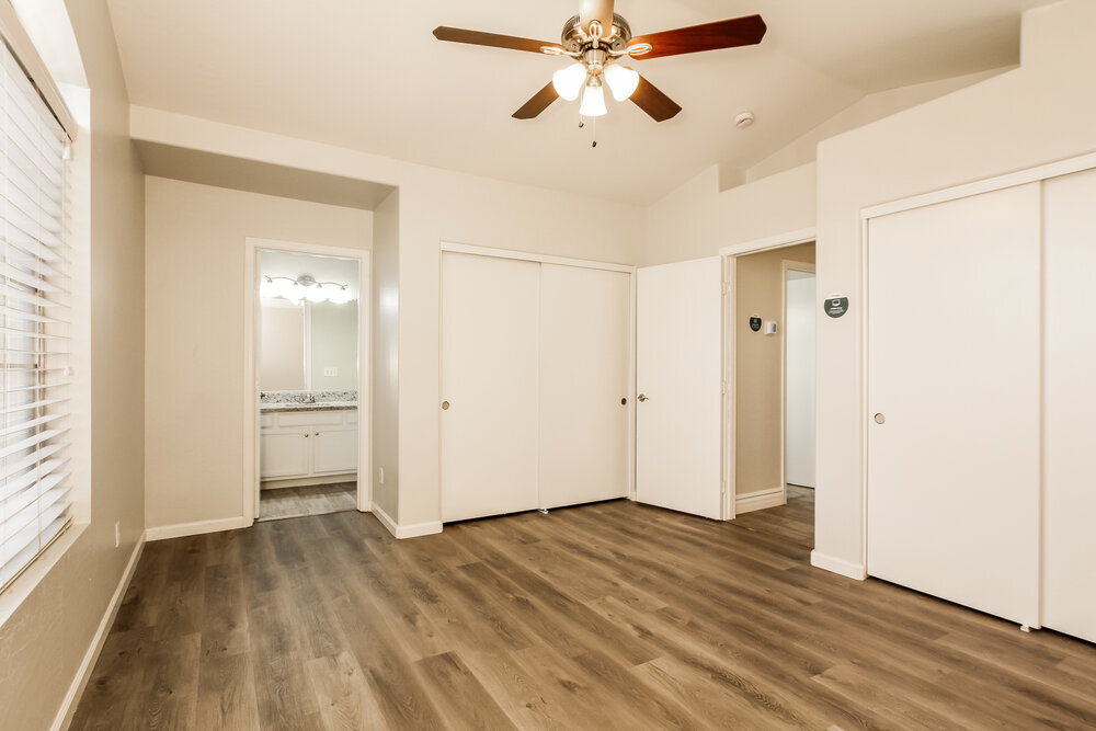 Building Photo - 8802 E University Dr