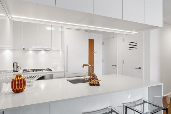 Building Photo - 99 Hudson St