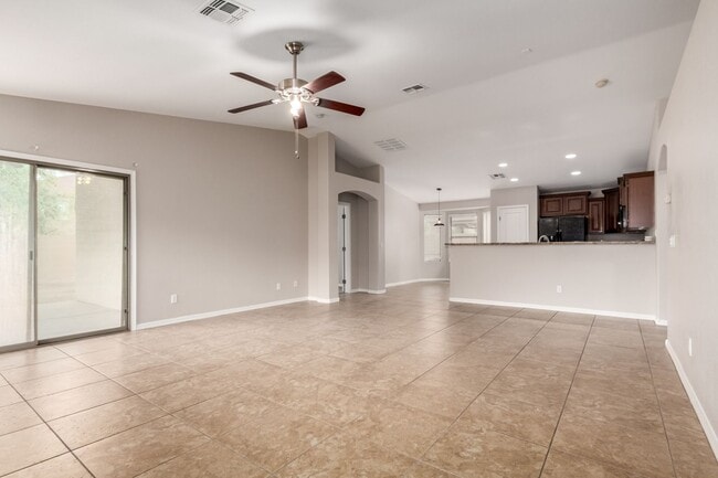 Building Photo - Spacious 3-Bedroom Home with Den in Gilbert!