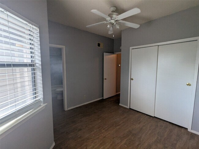 Building Photo - 3316 Guadalupe St