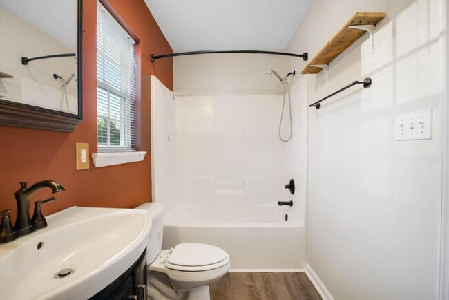 Building Photo - Adorable Richlands Home!