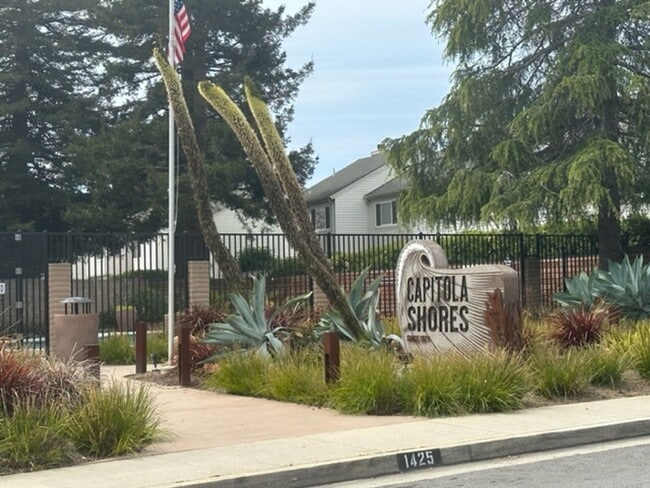 Building Photo - Capitola Shores, 2bd. 1ba. Two-level condo.