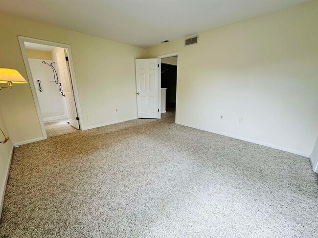 Building Photo - 550 Central Ave