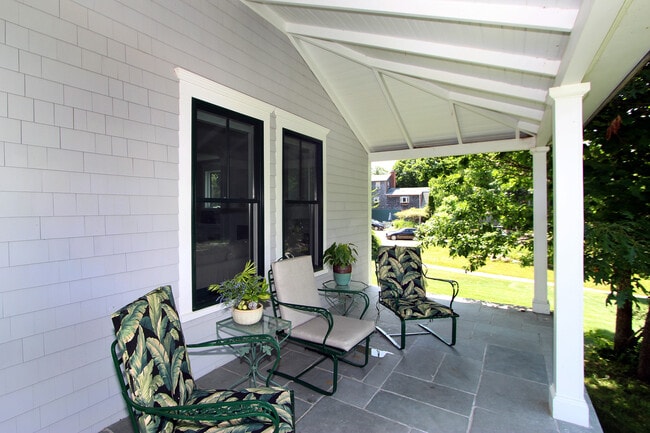 Building Photo - 351 Barlows Landing Rd