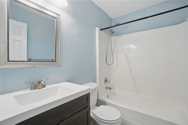 Building Photo - Stylish Townhouse in Prime VA Beach Location!