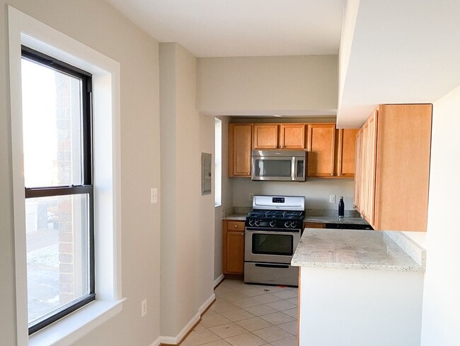 Building Photo - Sunny 2BR on 14th Street in Columbia Heights w/ Parking
