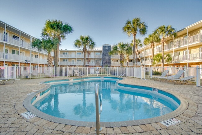 Building Photo - Stylish Condo in Waterfront Bayview Terrace – Updated Interiors, In-Unit Washer/Dryer, Access to ...