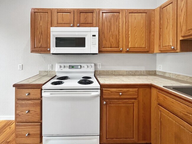 Building Photo - $0 DEPOSIT OPTION. 2 BED 2.5 BATH CONDO AT STUDIO 70 IN DENVER'S GOLDEN TRIANGLE. PARKING INCLUDED!