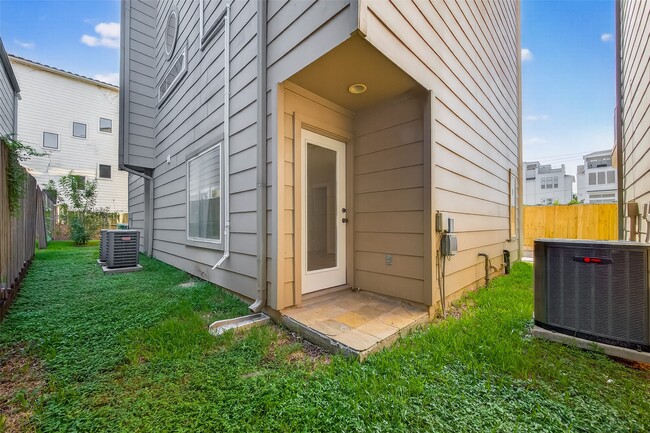 Building Photo - 5235 Larkin St