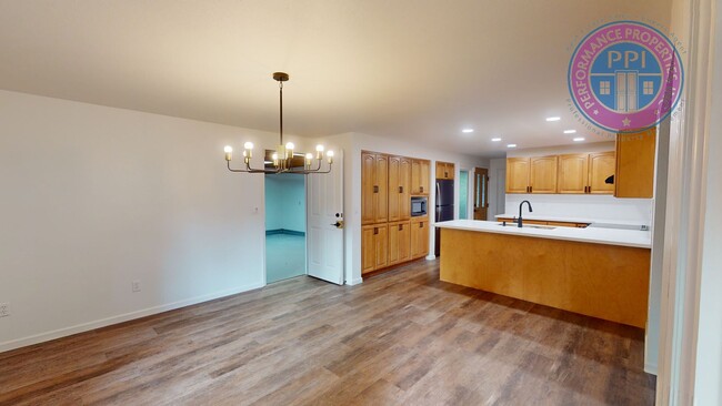 Building Photo - Lake Oswego Gem!!!  Single Level Ranch - N...