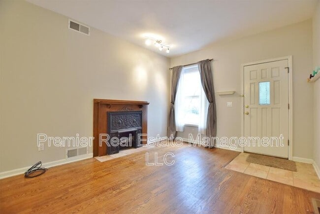 Building Photo - 335 E 7th Ave