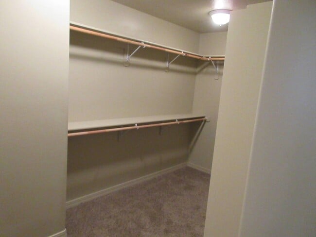 Building Photo - 3 Bedroom, 2.5 Bathroom Twin Home in Gemin...