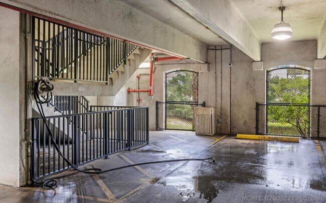 Building Photo - 616 Clearwater Park Rd
