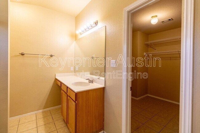 Building Photo - 2557 Vernell Way