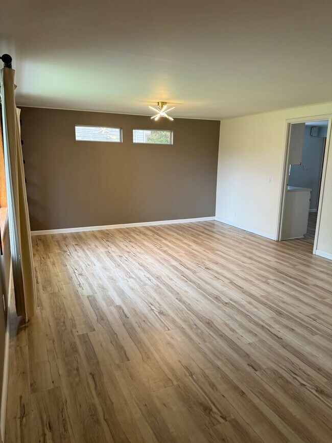 Building Photo - Charming 3-Bedroom Home