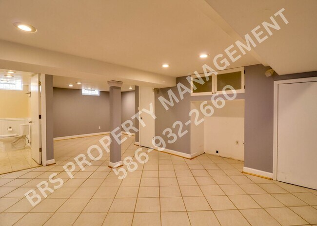 Building Photo - 3 Bedroom 2 bathroom house in Royal Oak.