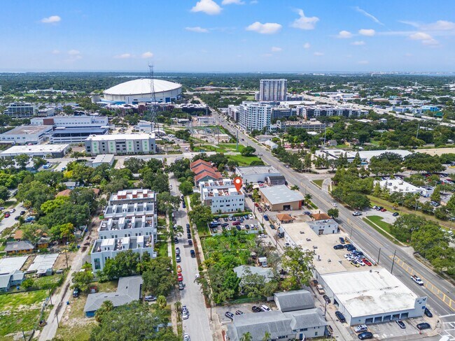 Building Photo - 320 15th St N