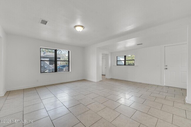 Building Photo - 1830 W 27th St