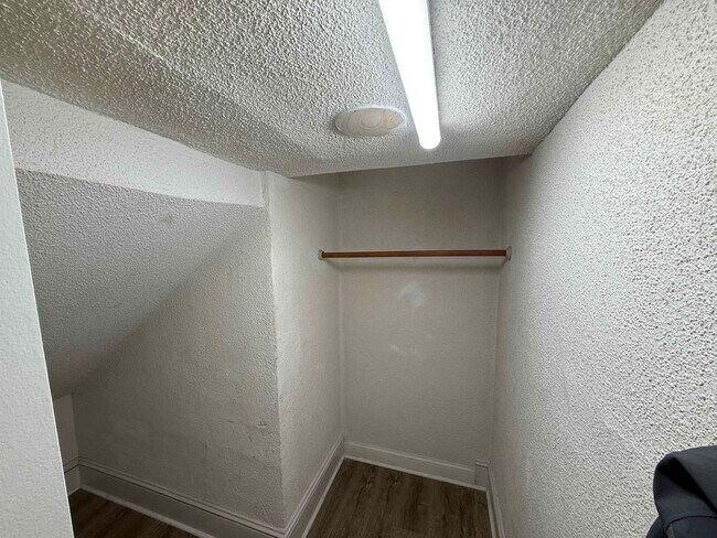 Building Photo - 524 Sunapee St