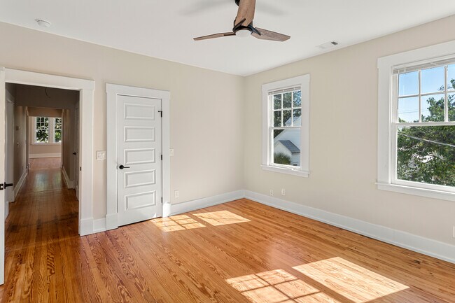 Building Photo - 123 E 55th St